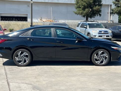 Used 2025 Hyundai Elantra SEL FWD image 9