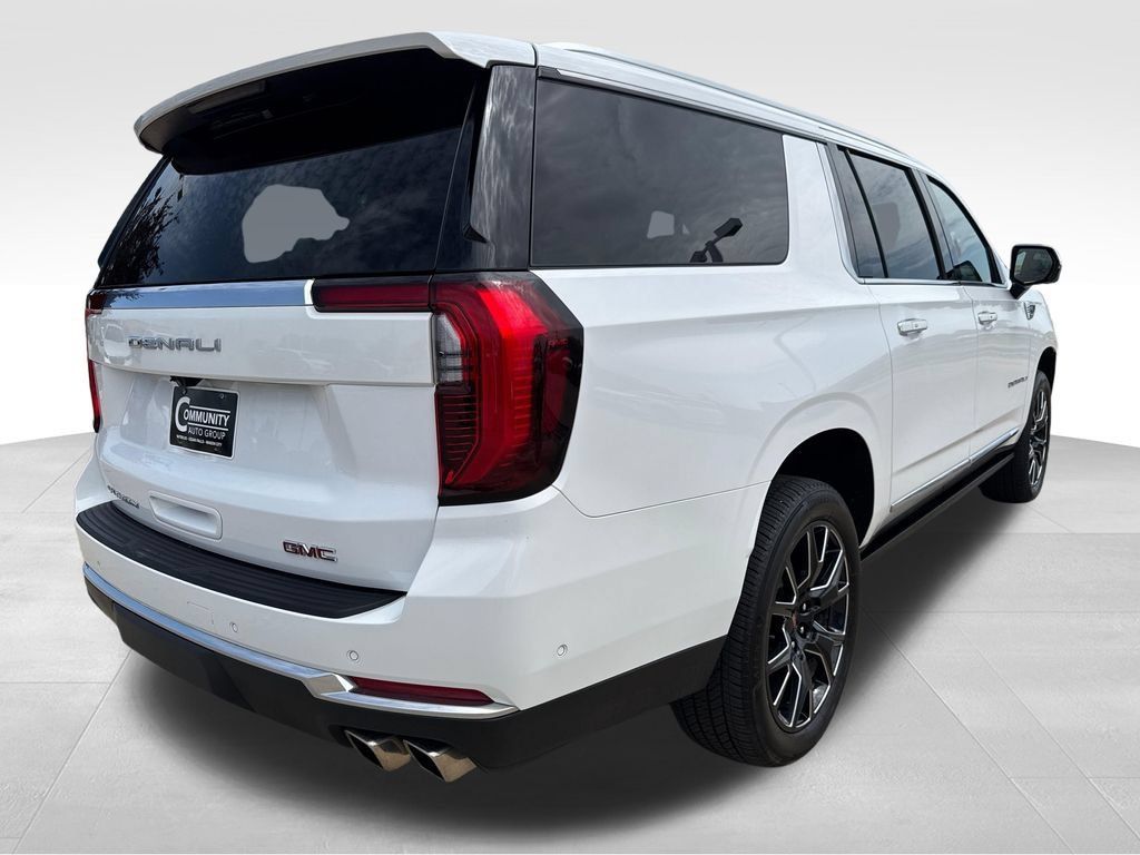 Used 2025 GMC Yukon XL Denali w/ Sun & Power Step Package AWD/4WD image 5