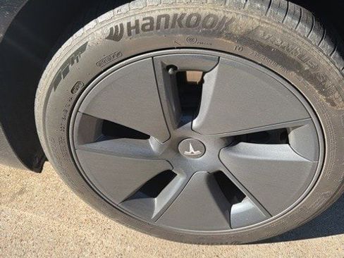 Used 2023 Tesla Model 3 Standard Range image 5