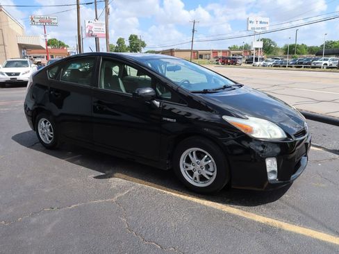 Used 2010 Toyota Prius FWD image 2