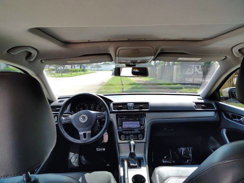 Used 2015 Volkswagen Passat TDI SE image 16