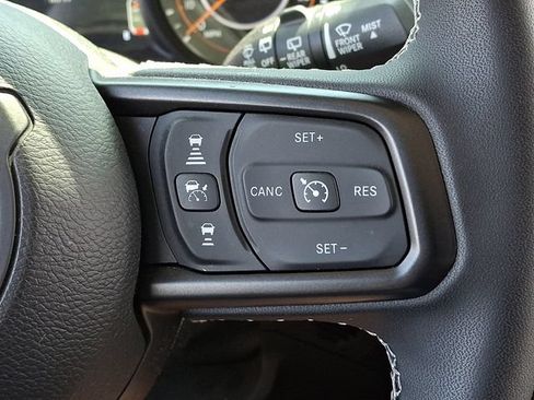Used 2025 Jeep Wrangler Unlimited Sport AWD/4WD image 19