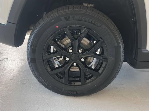 New 2026 Jeep Grand Cherokee Altitude image 29