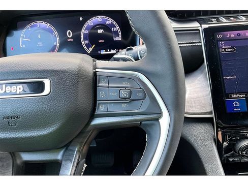 Certified 2024 Jeep Grand Cherokee Limited AWD/4WD image 12