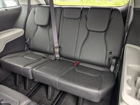 Certified 2022 Kia Carnival SX FWD image 16
