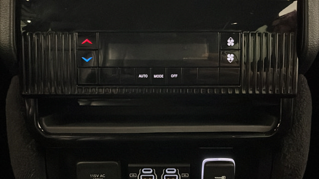 Used 2024 Jeep Wagoneer L Series II AWD/4WD image 37