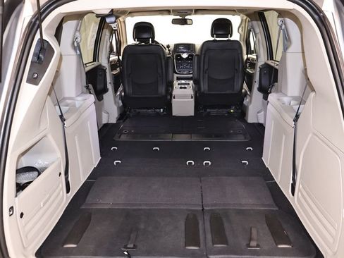 Used 2016 Chrysler Town & Country Touring w/ Driver Convenience Group FWD image 34