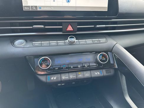 Used 2024 Hyundai Elantra Limited FWD image 17
