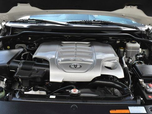 Used 2018 Toyota Land Cruiser AWD/4WD image 31