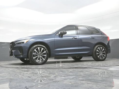 Used 2025 Volvo XC60 B5 Plus AWD/4WD image 22