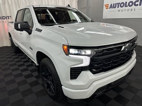 Used 2025 Chevrolet Silverado 1500 RST AWD/4WD image 3