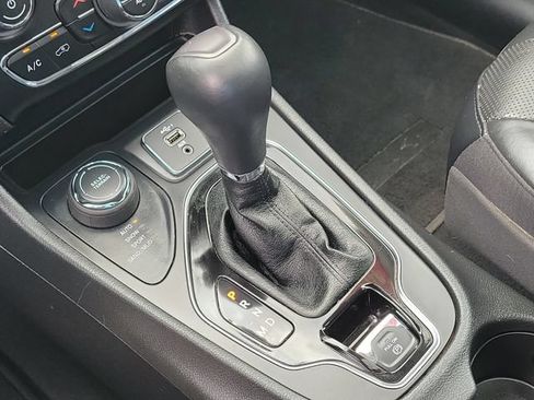 Used 2020 Jeep Cherokee Limited AWD/4WD image 18