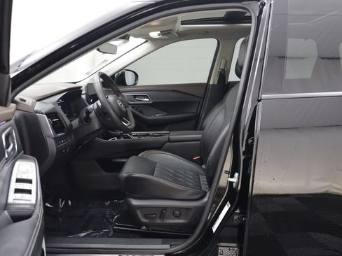 Used 2023 Nissan Rogue Platinum w/ Platinum Premium Package AWD/4WD image 4