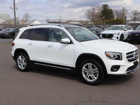 Used 2022 Mercedes-Benz GLB 250 4MATIC w/ Premium Package Lite image 3