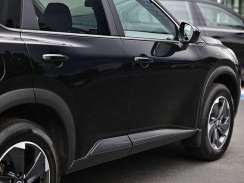 Used 2025 Nissan Rogue SV w/ SV Premium Package FWD image 8