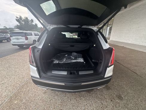Certified 2026 Cadillac XT5 Premium Luxury w/ LPO, Blue Accent Package FWD image 27