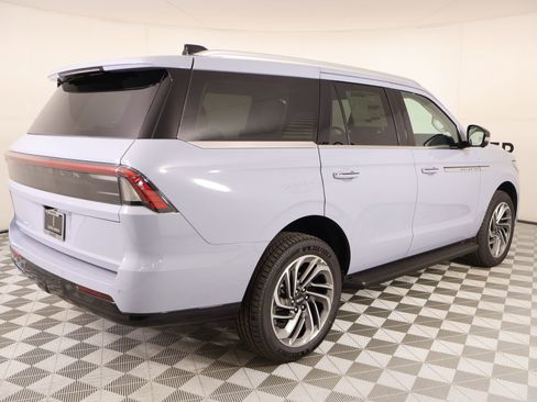 New 2026 Lincoln Navigator Premiere AWD/4WD image 21