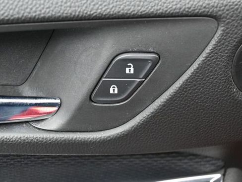 Used 2017 Chevrolet Cruze LT w/ Convenience Package FWD image 13