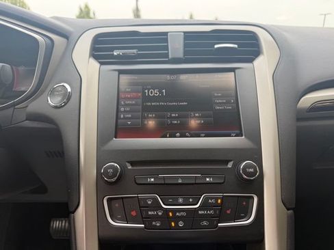 Used 2016 Ford Fusion SE w/ Equipment Group 202A AWD/4WD image 16