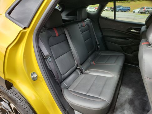 Used 2024 Chevrolet Trax RS w/ Sunroof Package image 43