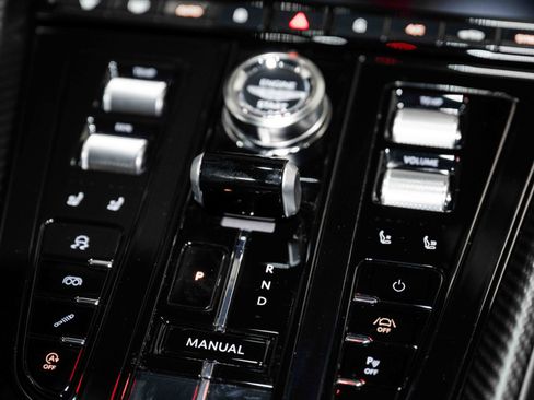 Used 2024 Aston Martin DB12 Coupe image 28