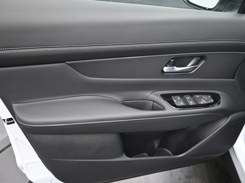 New 2025 Nissan Murano SV image 11