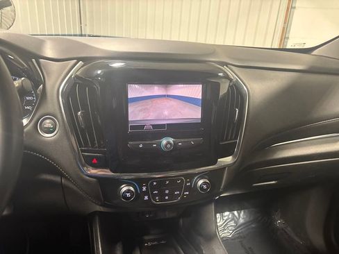 Used 2023 Chevrolet Traverse LT image 14