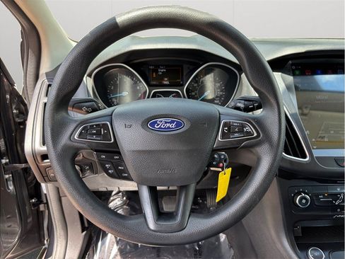 Used 2017 Ford Focus SE FWD image 18