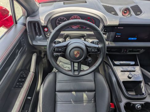 Used 2025 Porsche Cayenne GTS AWD/4WD image 15