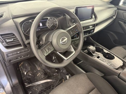 Used 2024 Nissan Rogue SV FWD image 15