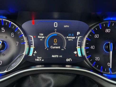 Used 2024 Chrysler Pacifica Touring-L image 39