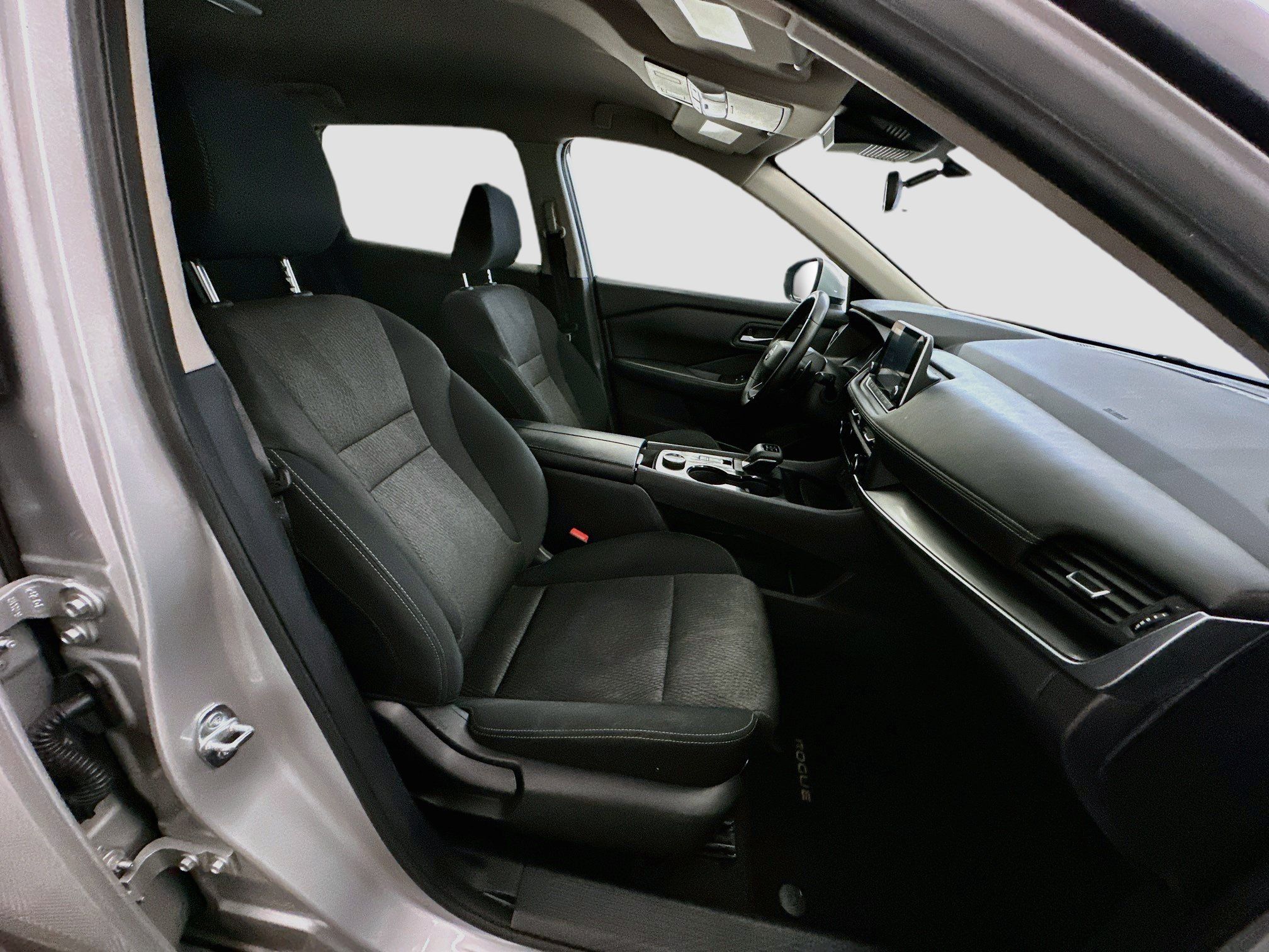 Used 2025 Nissan Rogue SV AWD/4WD image 32