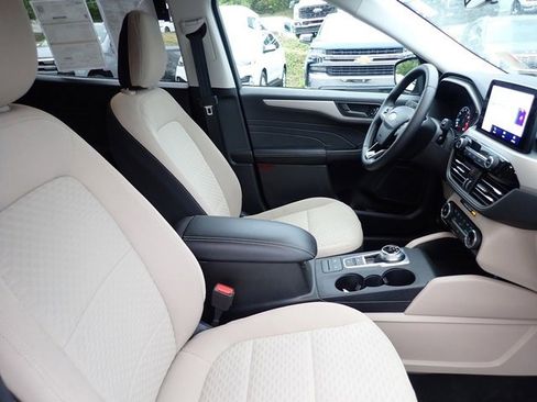 Certified 2022 Ford Escape SE w/ Cold Weather Package image 10