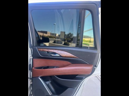 Used 2015 Cadillac Escalade Premium RWD image 25