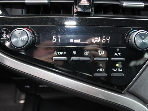 Used 2022 Toyota Camry SE image 20