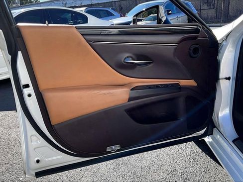 Used 2019 Lexus ES 350 w/ Accessory Package 2 image 18