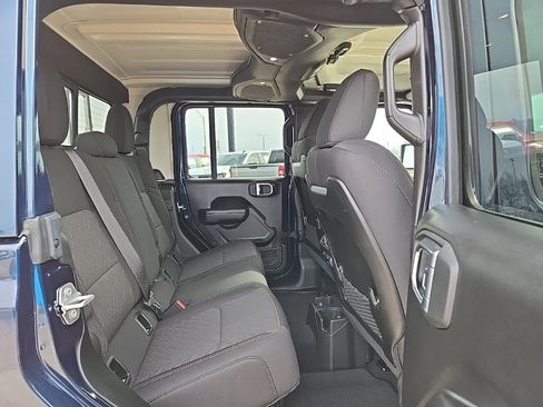 Used 2025 Jeep Gladiator Mojave w/ Safety Group image 20