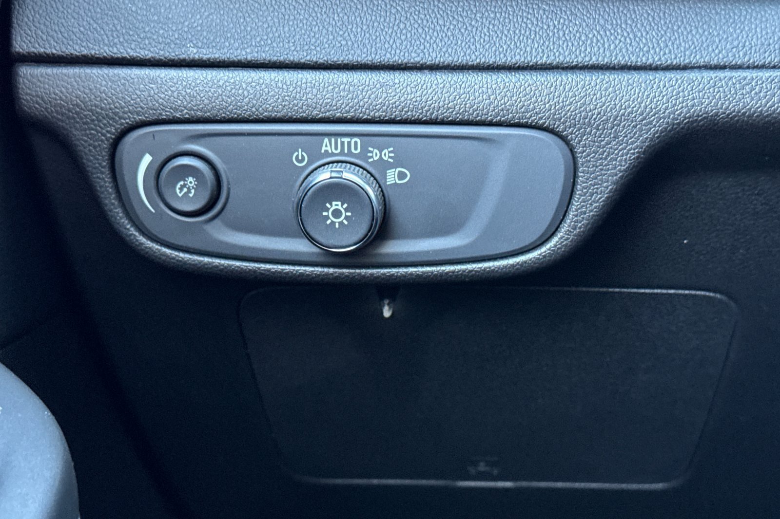 Used 2023 Chevrolet Bolt LT w/ Infotainment Package FWD image 30