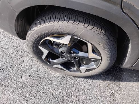 Used 2025 Kia Seltos S image 12