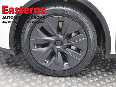 Used 2022 Tesla Model Y Long Range AWD/4WD image 27