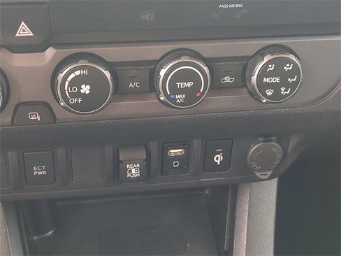 Used 2019 Toyota Tacoma TRD Off-Road image 16