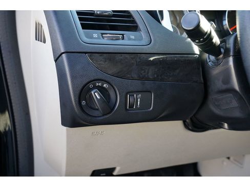 Used 2018 Dodge Grand Caravan SE w/ UConnect Hands-Free Group image 16