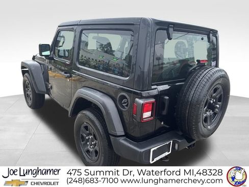 Used 2022 Jeep Wrangler Sport AWD/4WD image 6