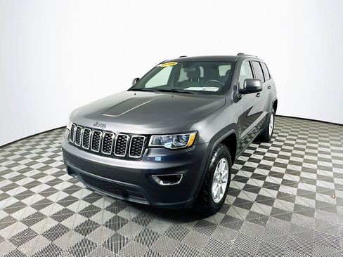 Used 2019 Jeep Grand Cherokee Laredo w/ Security & Convenience Group AWD/4WD image 5