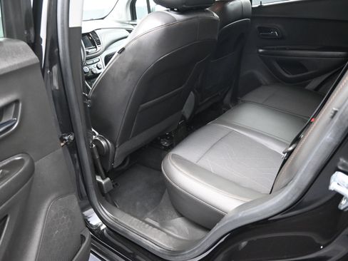 Used 2021 Chevrolet Trax LT w/ Driver Confidence Package AWD/4WD image 25