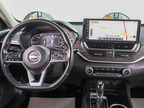 Used 2023 Nissan Altima 2.5 SV w/ SV Premium Package image 17