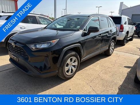 Used 2019 Toyota RAV4 LE FWD image 1