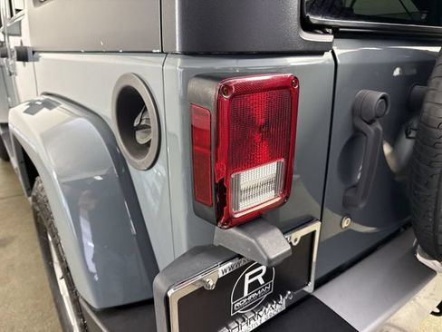Used 2014 Jeep Wrangler Unlimited Sahara w/ Dual Top Group AWD/4WD image 28