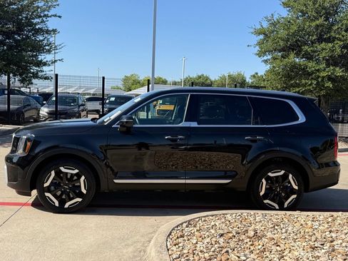 Used 2025 Kia Telluride S AWD/4WD image 2