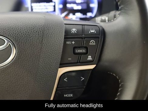 Used 2024 Toyota Crown AWD/4WD image 10
